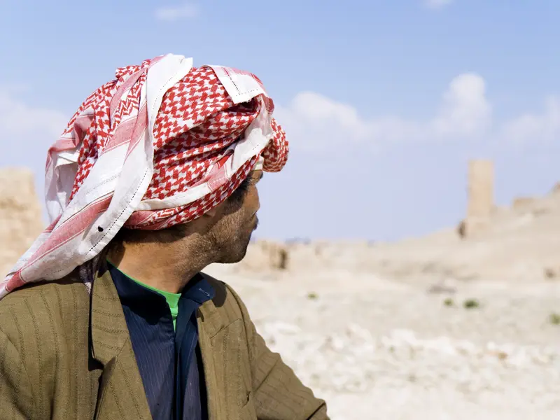 Auf unserer Reise durch die Wüsten und Städte lernen wir Land und Leute näher kennen. Die Einwohner von Jordanien sind stolz auf ihre beduinischenTraditionen.