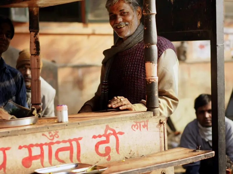 Auf unserer Indienreise kosten wir auch vom indischen Streetfood, Chaat gibt es in zig verschiedenen Varianten. In Jaipur sind frittierte Chillis sehr beliebt, "Mirchi Pakora"  heißen sie auf Hindi.