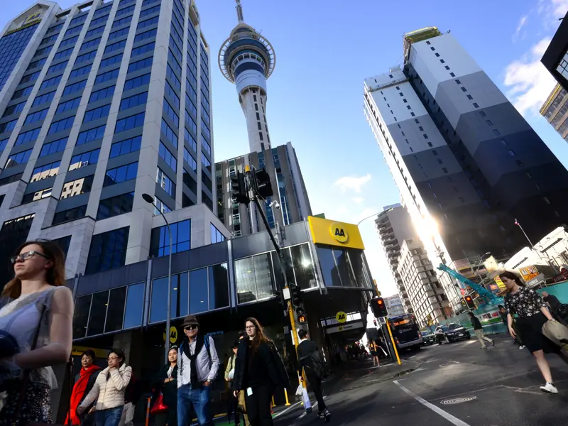 Auf unserer Studienreise durch Neuseeland wohnen wir mitten im Central Business District von Auckland, nahe am Skytower.