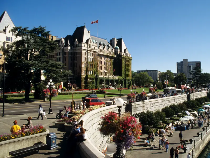 Kanada ist ein echtes Naturabenteuer! Ihre 20-tägige Studienreise führt von Calgary durch die Rocky Mountains in den Norden von British Columbia und nach Vancouver Island. Großartig und very British: Victoria, die Hauptstadt der Provinz am Südzipfel von Vancouver Island.