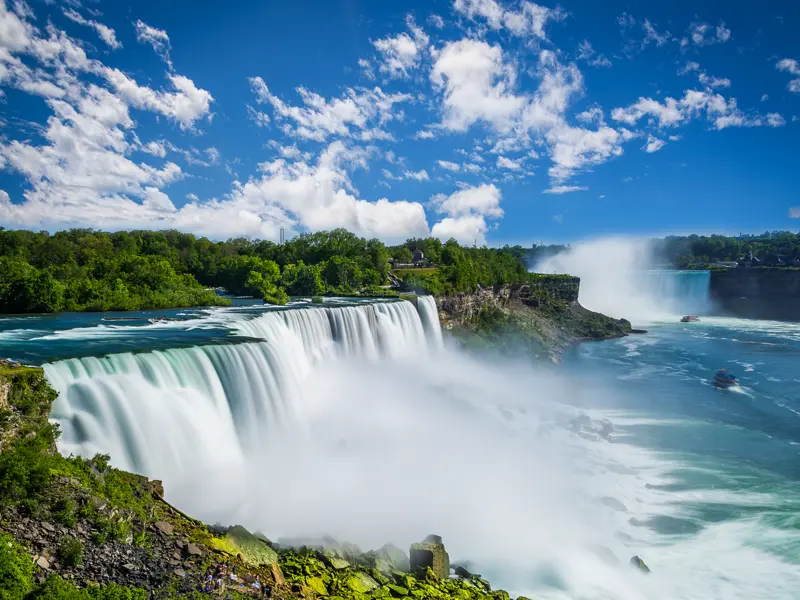 Während der 13-tägigen Studienreise Kanada - Impressionen im Osten unternehmen Sie eine echte Spritztour, eine Bootsfahrt an die Niagarafälle.
