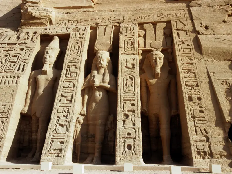 Götter, Gräber und Gelehrte - von Ihrem Studiosus-Reiseleiter erfahren Sie auf dieser Studienreise mit Nilkreuzfahrt alle Hintergründe über die Baukunst der alten Ägypter.