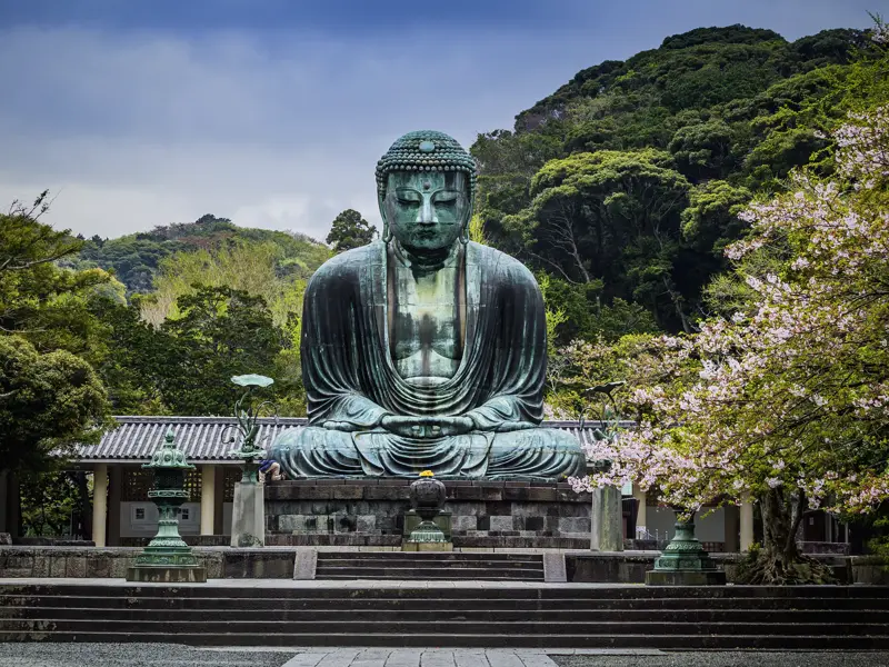 Beim Zwischenstopp in Kamakura besuchen Sie auf dieser Studienreise durch Japan auch den riesigen Bronzebuddha.