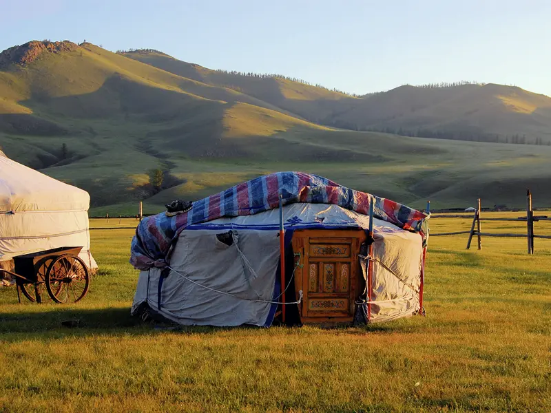 Eine Jurte ist die typische Unterkunft auf unserer 15-tägigen Expedition durch die Steppen der Mongolei.