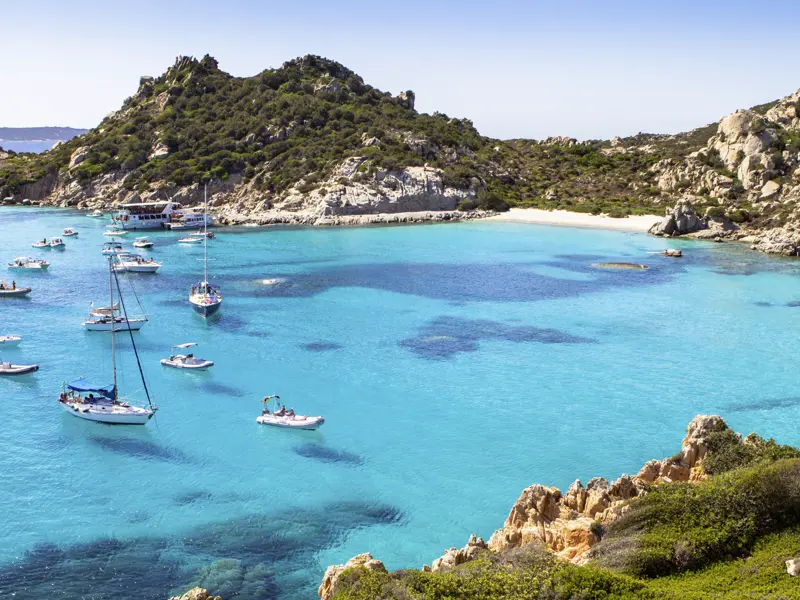 Bei unserer Studiosus Reise nach Sardinien können Sie auch mal an einem der schönen Strände baden gehen oder relaxen.