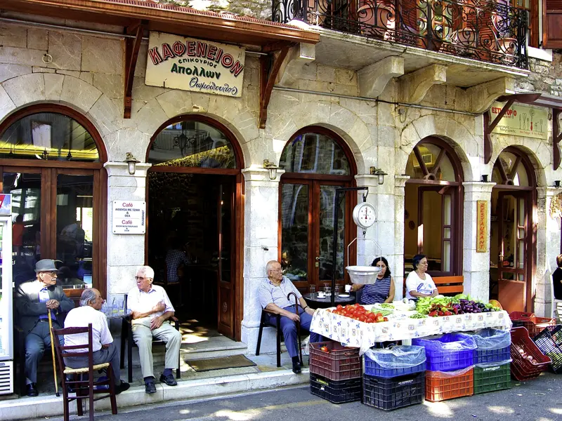 Auf unserer Studienreise durch Griechenland haben Sie immer wieder Gelegenheiten, die typischen Kafenions unbd Tavernen zu entdecken. Und bei gemeinsamen Mahlzeiten lernen wir uns kennen.
