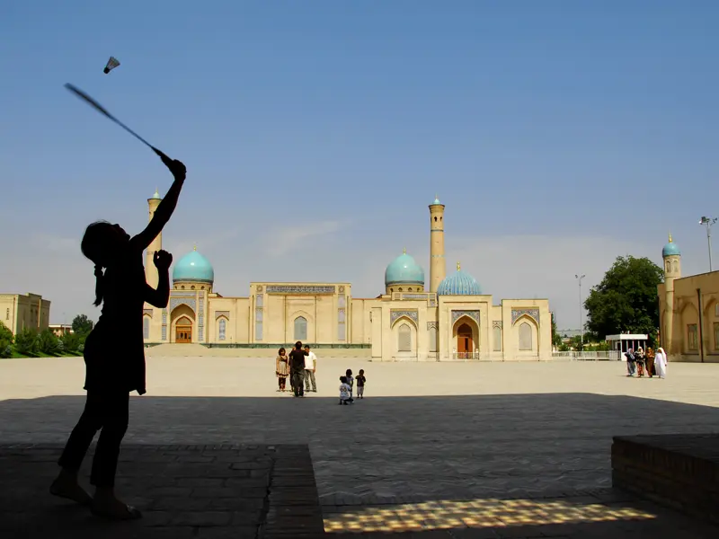 Auf unserer Studienreise erleben wir die Seiderstraße im Wandel der Zeit und führt uns auch nach Taschkent mit seinen Moscheen.