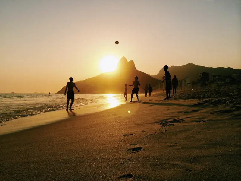 Die Traumstadt am Atlanik - Rio de Janeiro - ist eines der Highlights unserer Brasilienreise. Brasilien ohne Strandleben? Undenkbar! Auch wir haben Zeit für unvergessliche Momente - zum Beispiel am berühmten Strand von Ipanema.