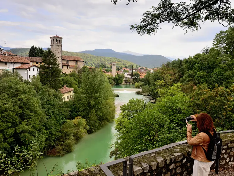 Cividale del Friuli liegt romantisch am kleinen Fluss Natisone, eingebettet in grüne Hügel. Die Stadt ist ein Ziel unserer Studienreise ins Friaul; wir ergründen die Geheimnisse der Langobarden.