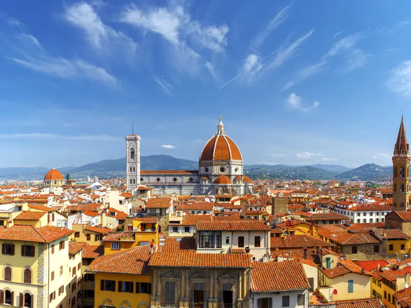 Seit 600 Jahren beherrscht Brunelleschis Domkuppel den Himmel von Florenz - dass der Dom auf dem Weg unserer klassischen Studienreise liegt, ist selbstverständlich.