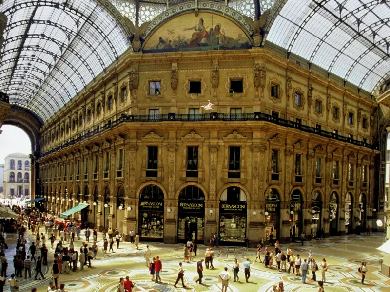 Mailand: Wir erleben Eleganz und Stil in der Modehauptstadt und Wirtschaftsmetropole; besonders erlesen geht es in der Galleria Vittorio Emanuele zu, der prachtvollen Einkaufspassage direkt am Dom.