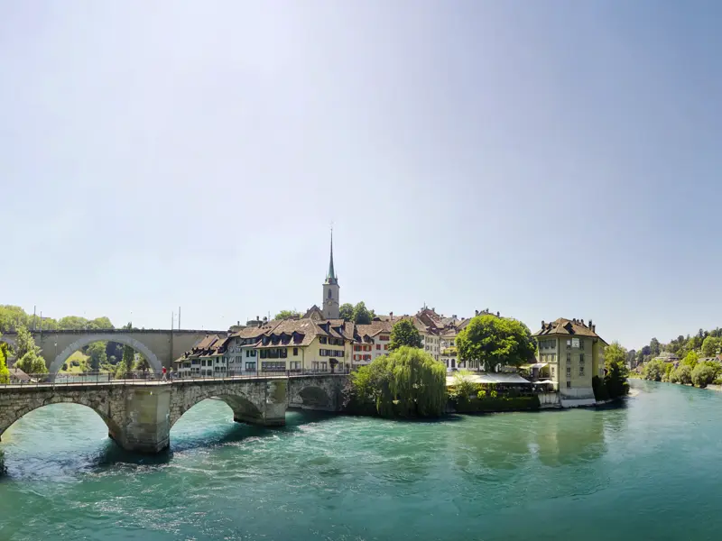 Die erste Station dieser Studiosus-Reise ist die Schweizer Bundesstadt Bern, malerisch in einer engen Schleife der Aare gelegen.