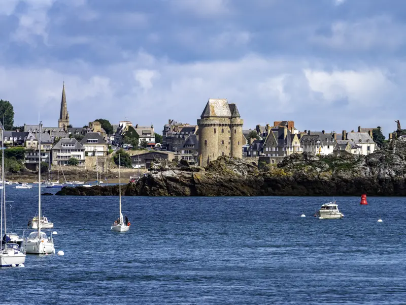 St-Malo ist einer der Höhepunkte unserer Wander-Studienreise durch die Bretagne. Der Hafen war einst Piratenhochburg und bezaubert heute durch seine wunderschön gelegene Altstadt.