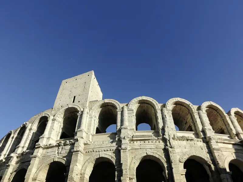 Auf unserer Studienreise durch die Provence besichtigen wir während unseres Besuchs in Arles das römische Theater. Es zählt zu den am besten erhaltenen seiner Art und wird auch heute noch für Veranstaltungen genutzt.