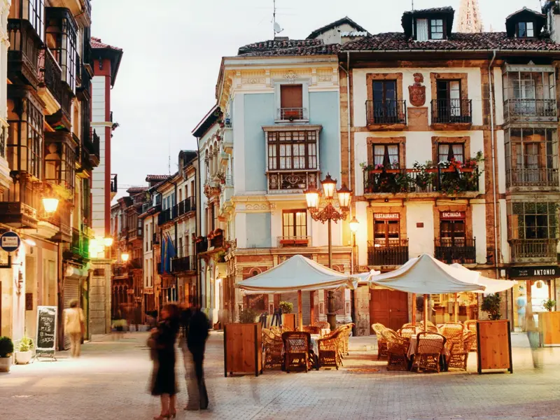 Auf unserer Studienreise durch Nordspanien mit Flair besuchen wir natürlich auch Oviedo. Mit einem Bummel durch die hübsche Altstadt klingt unser Ausflug in die ehemalige christliche Enklave im maurischen Spanien aus.