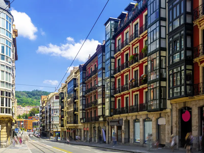 Unsere Rundreise durch Spaniens Norden beginnt in Bilbao mit einer Stadtbesichtigung und dem Besuch des Guggenheim-Museums, bevor wir Kurs auf Asturien nehmen.