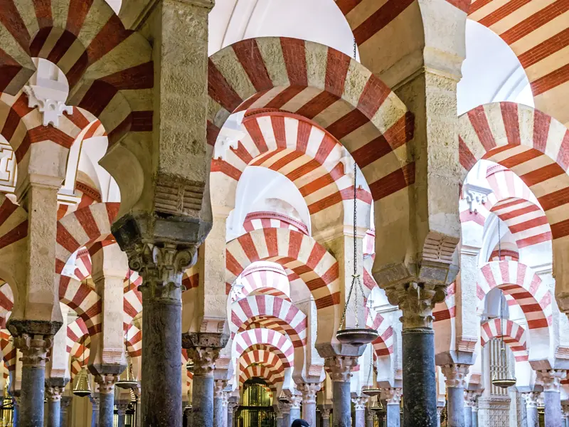 Wir besuchen auf unserer Studienreise durch Andalusien auch die Mezquita (UNESCO-Welterbe) - einst Moschee, heute Kathedrale -  in Córdoba.