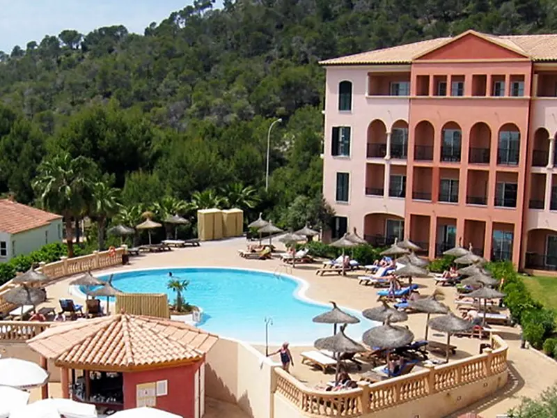 Auf unserer Wanderreise nach Mallorca übernachten wir im gut geführten Hotel Don Antonio, ruhig am Rande von Peguera im Südwesten der Insel gelegen.