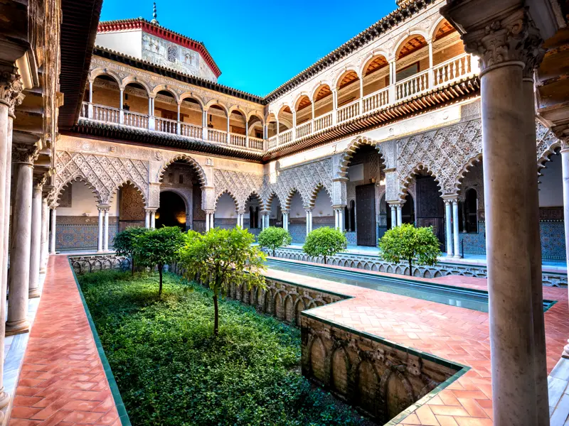Zum Programm unserer fünftägigen Städtereise in kleiner Gruppe von Studiosus gehört auch der Besuch im Real Alcázar - natürlich alles vorreserviert.