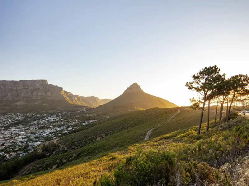 Auf unserer Studienreise durch das Südliche Afrika beeindruckt uns die Natur, wie hier der Tafelberg.