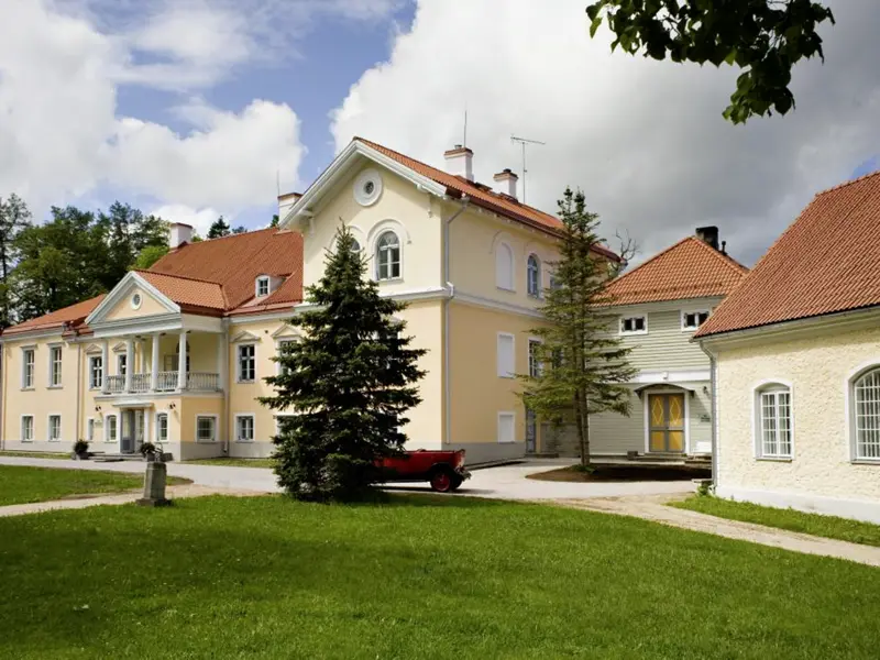 Das historische Hotel Vihula Manor Country Club & Spa im Lahemaa-Nationalpark verbindet moderne Eleganz mit historischem Ambiente und ist auf unserer Reise durch Estland für drei Nächte unser Zuhause.