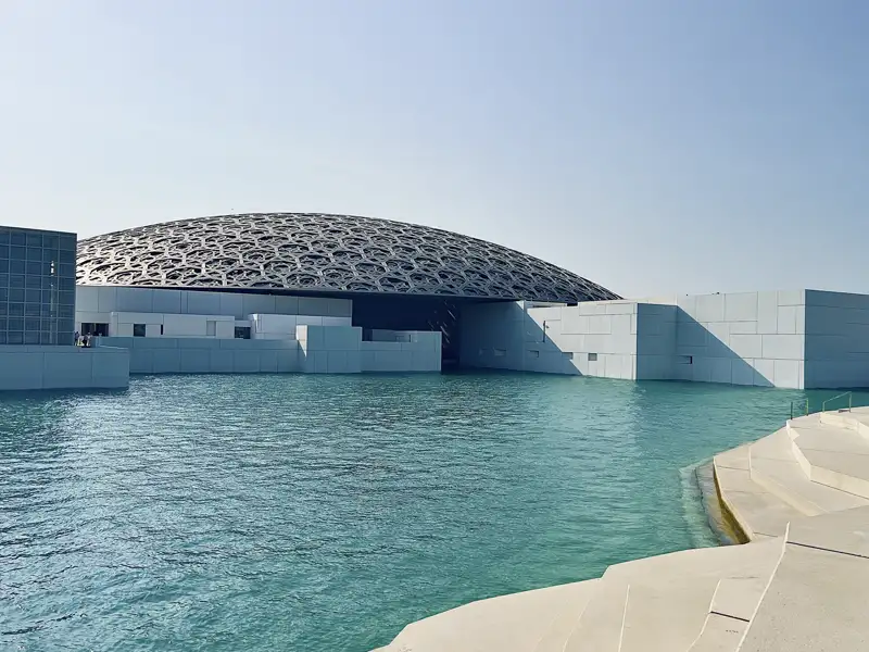 Ein architektonisches Weisterwerk: Riesenschildkröte oder Ufo-Landeplatz? Der Entwurf von Stararchitekt Jean Nouvel für den Louvre von Abu Dhabi lässt viele Interpretationen zu.