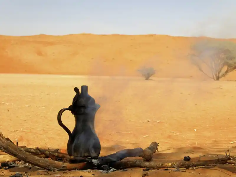 Bei unserer Studienreise durch den Oman lernen wir alles über den Stellenwert des Kaffees im Oman.