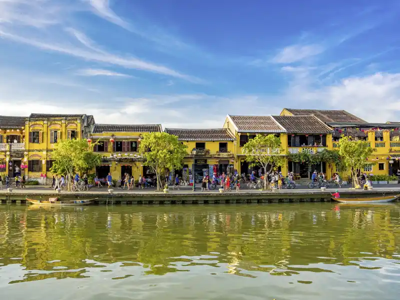 Die kulturellen Höhepunkte von Vietnam und Kambodscha stehen bei dieser Studienreise im Fokus. Bei einem Spaziergang durch die Altstadt von Hoi An (UNESCO-Welterbe) erinnern alte Kaufmannshäuser an die glorreiche Vergangenheit der Hafenstadt.