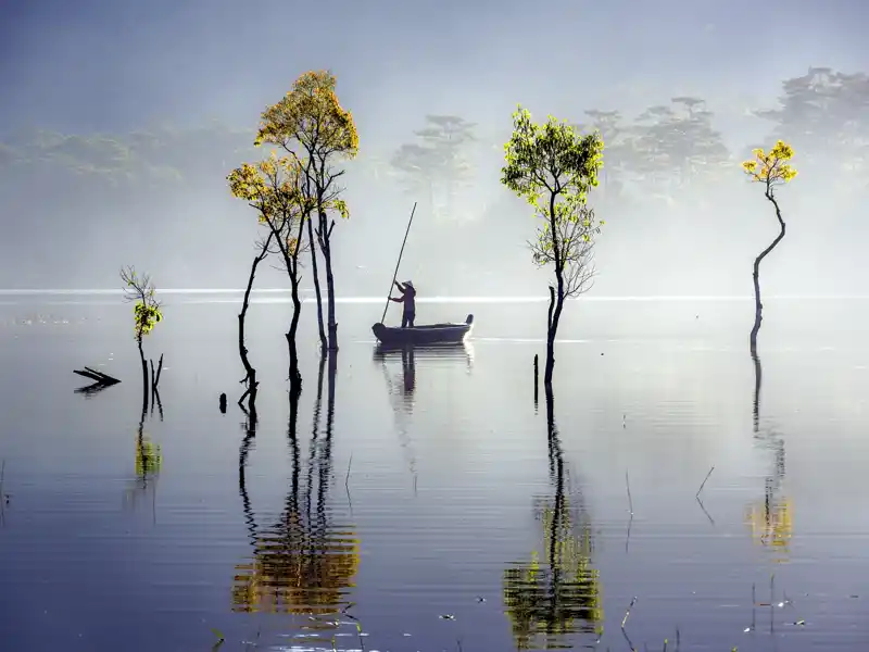 Auf unserer Studienreise nach Vietnam verbringen wir auch Zeit auf dem Wasser und übernachten auf einer Dschunke.