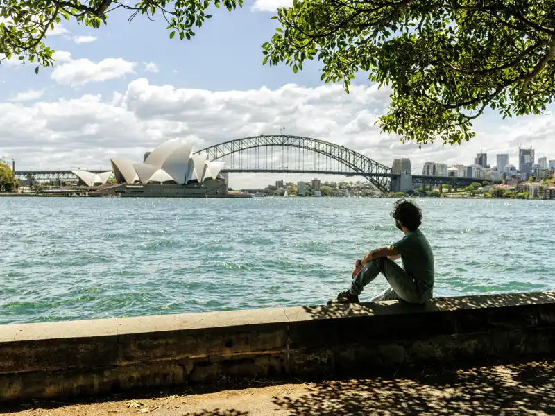 Bei unserer 17-tägigen Studienreise durch Australien machen wir natürlich auch in Sydney Station. Der Blick auf die Harbour Bridge und das Opernhaus ist aus jeder Perspektive eindrucksvoll. Und in diesem Opernhaus (UNESCO-Welterbe) schauen wir wortwörtlich hinter die Kulissen!