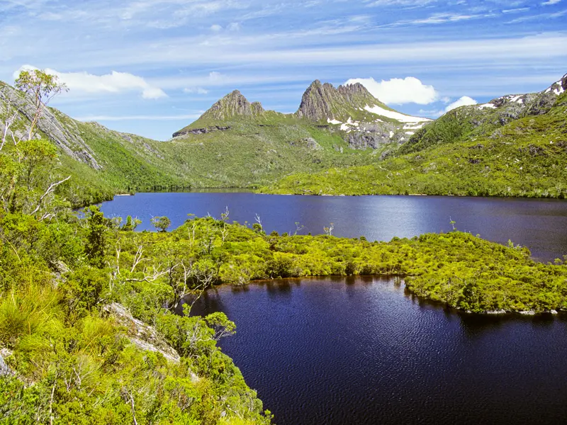 Auf unserer Großen Australienreise wandern wir auch durch den Nationalpark Cradle Mountain auf Tasmanien. Somit erleben Sie auf dieser Studienreise eines der schönsten Wandergebiete  Australiens hautnah.