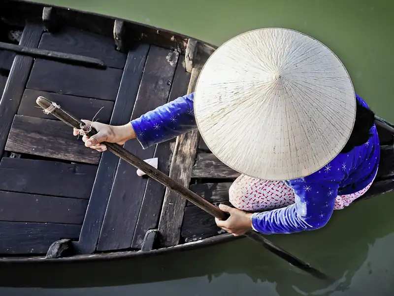 Wir freuen uns auf unserer Reise für Singles und Alleinreisende nach Vietnam, das Land auch auf dem Wasser zu erleben.