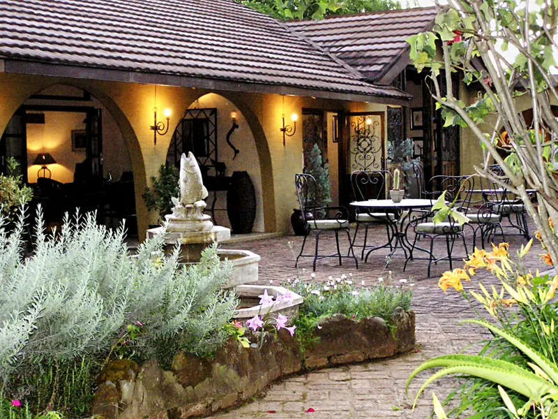 Im Böhm's Zeederberg Country House bei Sabie werden wir auf unserer Rundreise durch Südafrika wie Freunde empfangen und genießen den Blick auf das Tal des Flusses Sabie.