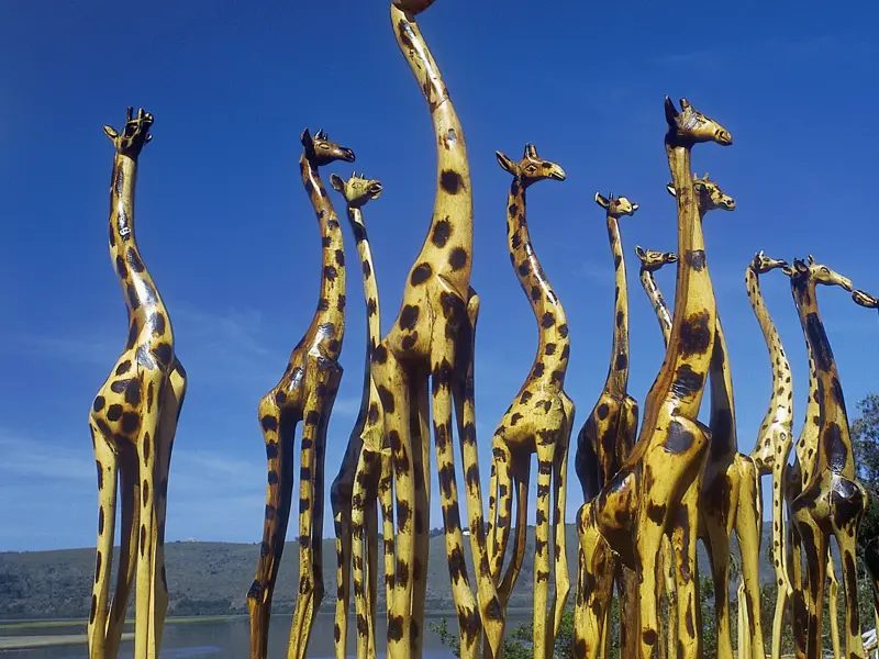 Auf unserer Rundreise durch Südafrika freuen wir uns über Souvenirs von Hand geschnitzt, mehr aber über die echten Tiere in freier Natur.