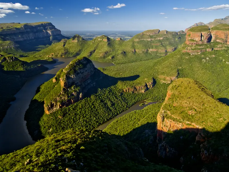 Auf unserer Rundreise durch Südafrika erkunden wir an den ersten Tagen die Umgebung von Hazyview, unter anderem den Blyde River Canyon, eines der großen Naturwunder Afrikas östlich von Johannesburg.