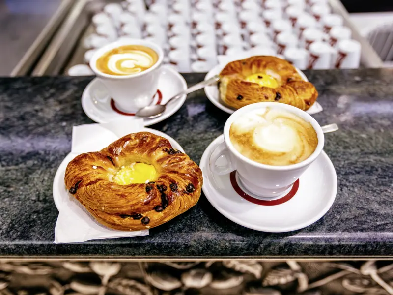 Italien verwöhnt Seele und Geist - doch auch die leiblichen Sinne kommen nicht zu kurz: für eine Cappuccino-Pause zwischendurch ist auf unserer Städtereise auch immer Zeit.