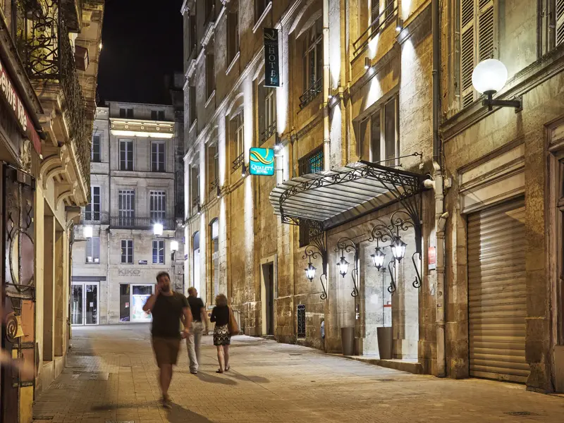 Das Quality Hotel liegt mitten in der Altstadt von Bordeaux, unsere erste Station auf unserer smart&small-Reise in kleiner Gruppe.