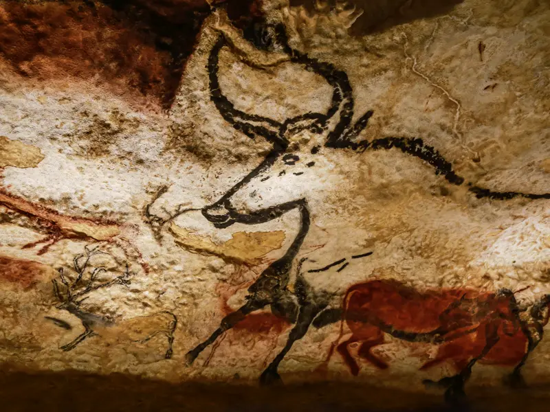 Die Bilderbuchlandschaft des Périgords ist nicht nur für uns heute ein attraktives Reiseziel, sondern war auch in der Steinzeit eine begehrte Wohnlage: prächtig bemalte Höhlen wie die von Lascaux belegen es bis heute.