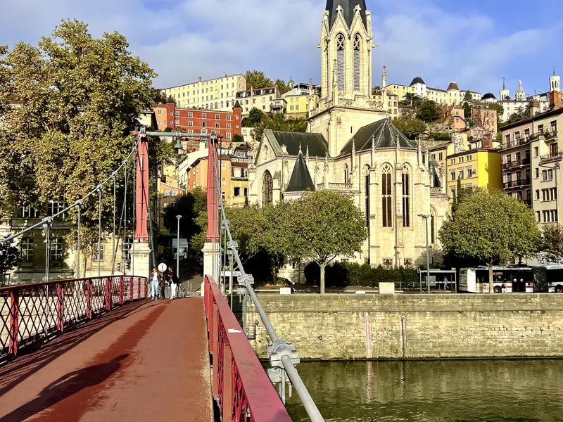 Während unseres Aufenthalts in Lyon führt Sie Ihre Studiosus-Reiseleitung durch die Altstadt und hinauf auf den Hügel Fourvière, von wo aus Sie ein herrliches Panorama über die Stadt am Zusammenfluss von Saone und Rhone haben.