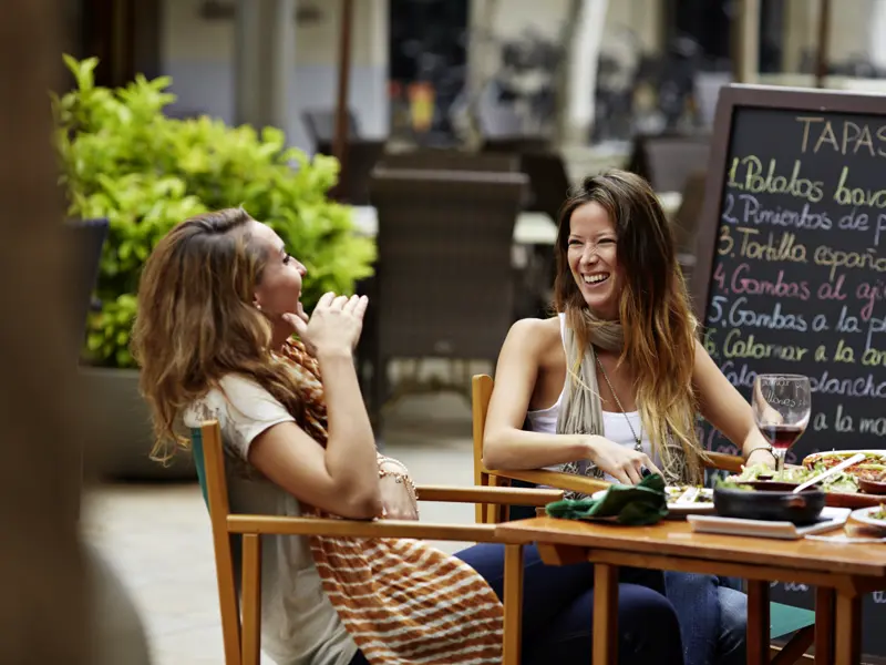 Auf unserer Rundreise durch Spanien lernen wir Land und Leute kennen. Zwischendurch bleibt genügend Zeit für einen Kaffee oder um die spanische Küche zu genießen.