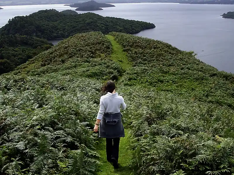 Loch Lomond, der größte und auch schönste See Schottlands? Auf unserer smart&small-Rundreise genießen wir die fotogenen Panoramen.