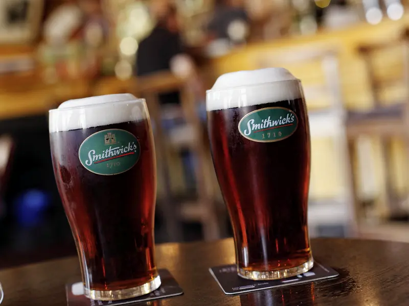 Auf unserer smart&small-Reise durch Irland kommen auch Pub-Besuche nicht zu kurz. Ob das Smithwick's gut schmeckt? Probieren Sie es aus!