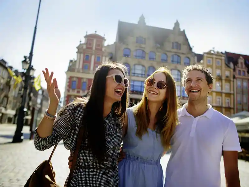 Breslau (Wroclaw), das historische Juwel mit den vielen Brücken und der jungen studentischen Atmosphäre, lernen wir auf unserer smart&small-Reise durch Südpolen auf einem Stadtrundgang kennen.