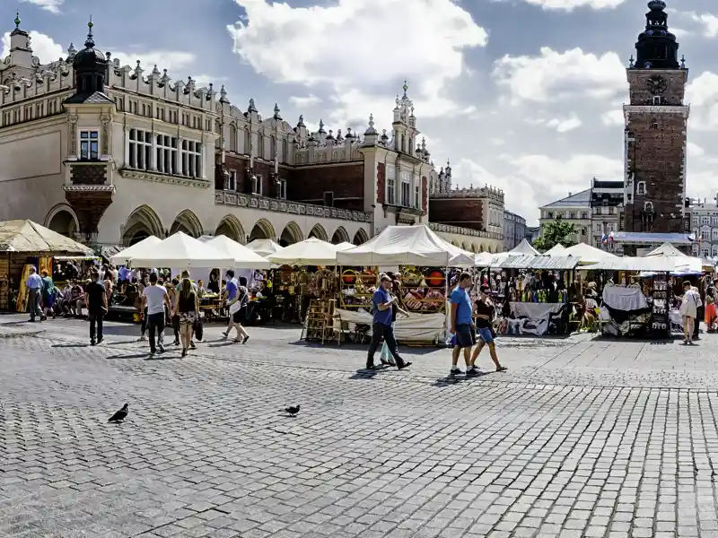 Auf unserer smart&small-Reise Südpolen - Riesengebirge besuchen wir auch Krakaus Altstadt mit Marktplatz und Marienkirche.