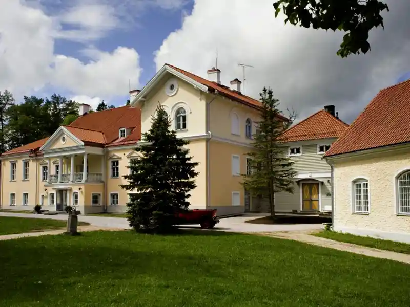 Das historische Hotel Vihula Manor Country Club & Spa im Lahemaa-Nationalpark verbindet moderne Eleganz mit historischem Ambiente und ist auf unserer Reise durch Estland für drei Nächte unser Zuhause.