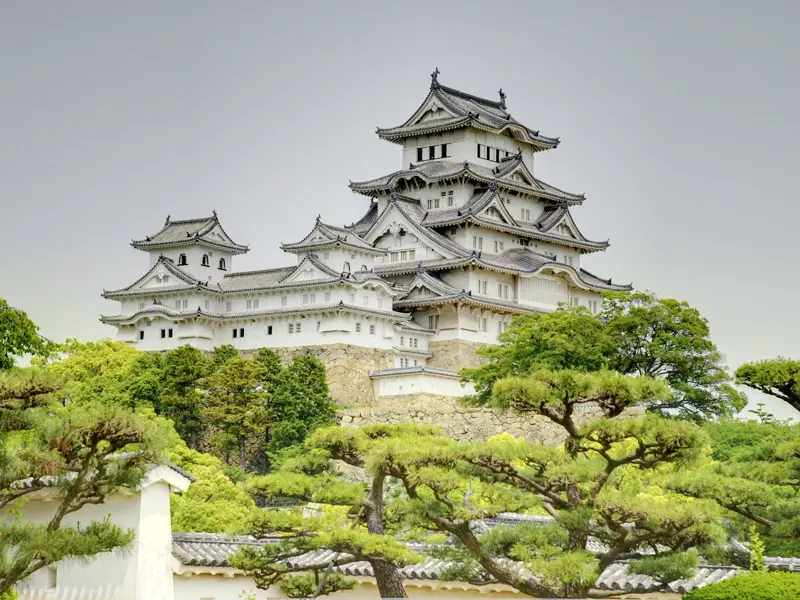 Auf dieser Rundreise durch Japan können Sie auf Wunsch die monumentale Burg des Weißen Reihers in Himeji besuchen.