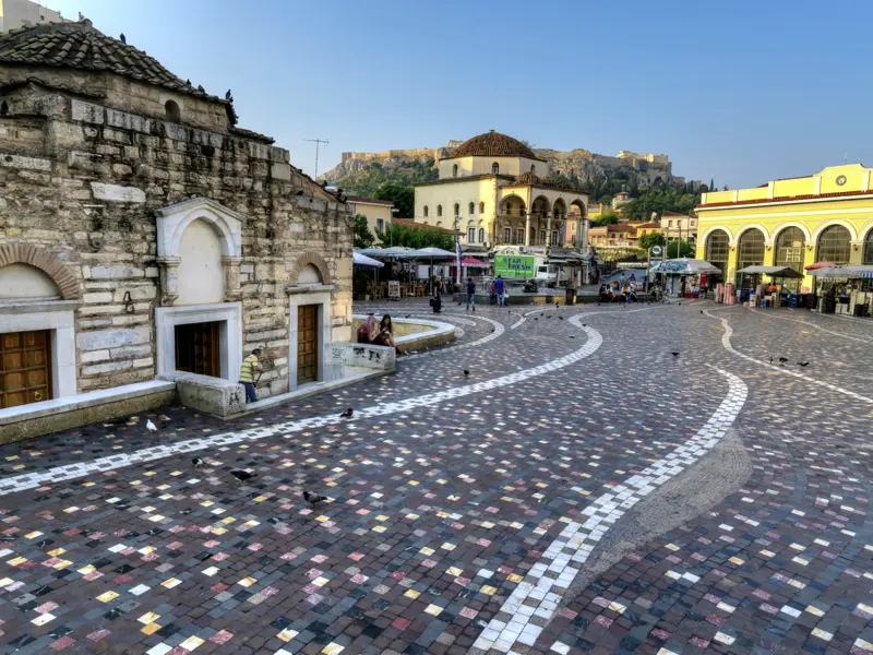 Bei jeder Studienreise, die auch nach Athen führt, erleben Sie die Stimmung in der Plaka - der gemütlichen Altstadt in Griechenlands Hauptstadt.