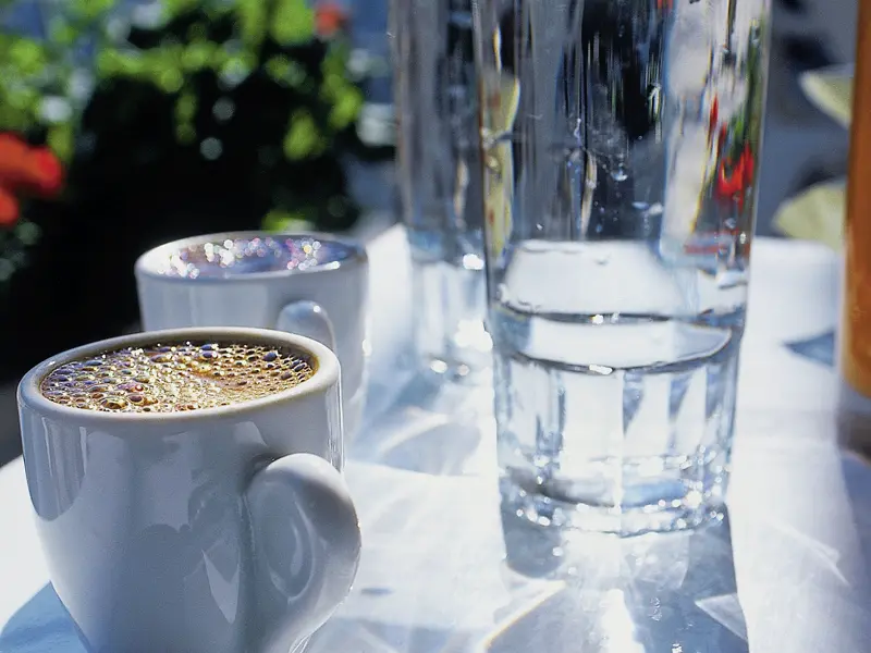 Die Gruppenreisen mit Studiosus sind intensiv, aber es bleibt immer Zeit für einen Moment Ruhe mit einer Tasse Kaffee.