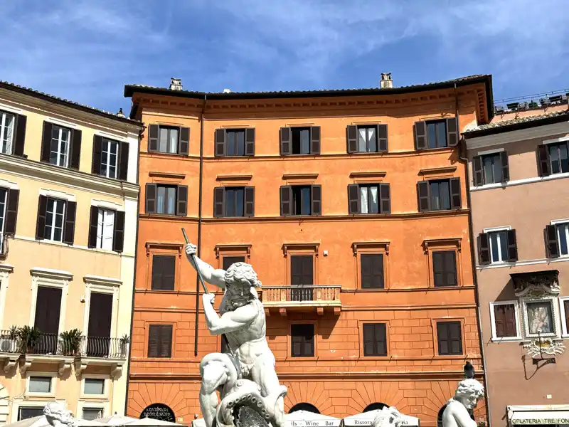 Rom: eine Stadt voller Kunstschätze, stimmungsvoller Plätze und italienischem Dolce Vita. Alles zusammen finden Sie zum Beispiel auf der Piazza Navona, die Sie auf unserer Städtereise erleben.