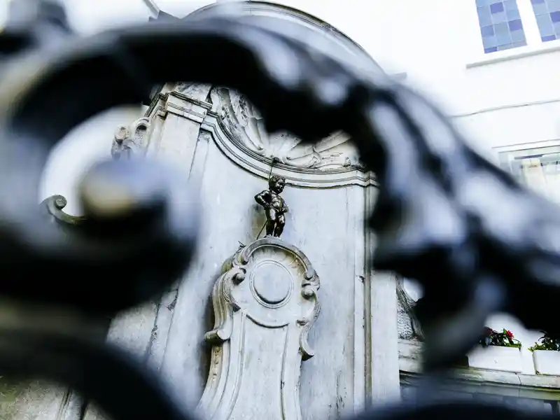 Eines der Wahrzeichen Brüssels, das wir auf unserem Rundgang durch die Altstadt natürlich auch besuchen, ist die Brunnenfigur Manneken Pis.